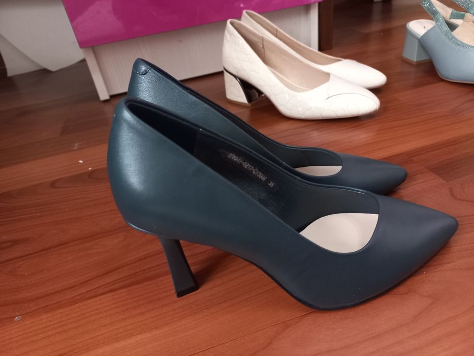 Туфли новые серкбристые 37 и темно серые 36