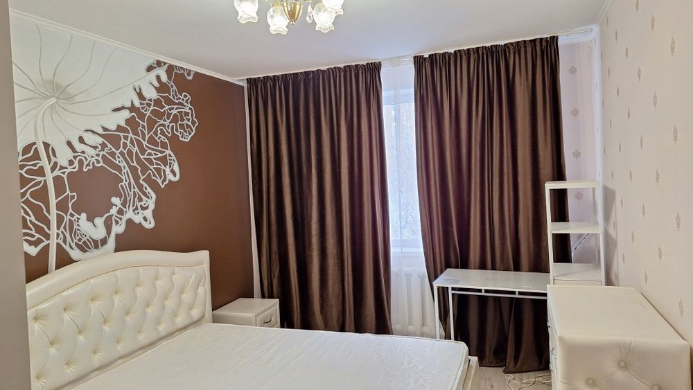 продам  трехкомнатную квартиру