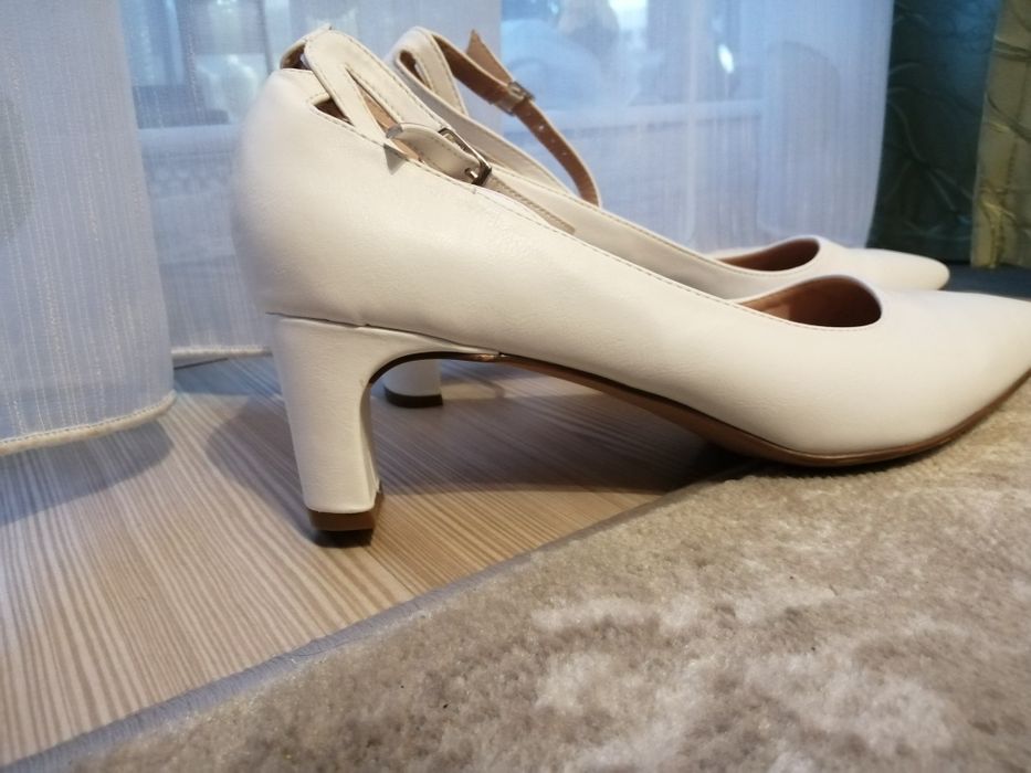 Set pantofi albi 41 și geantă, noi