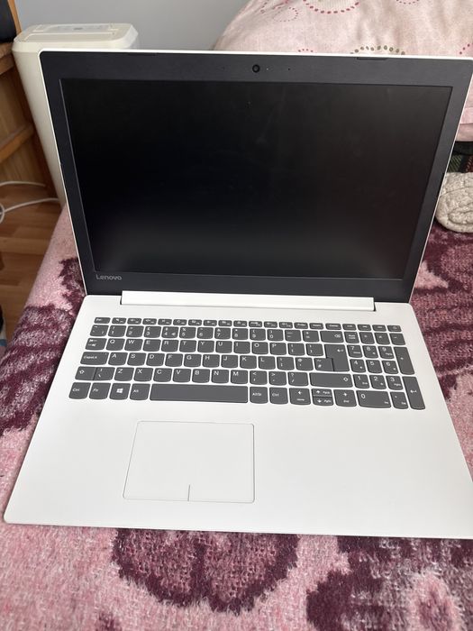 Laptop lenovo……….