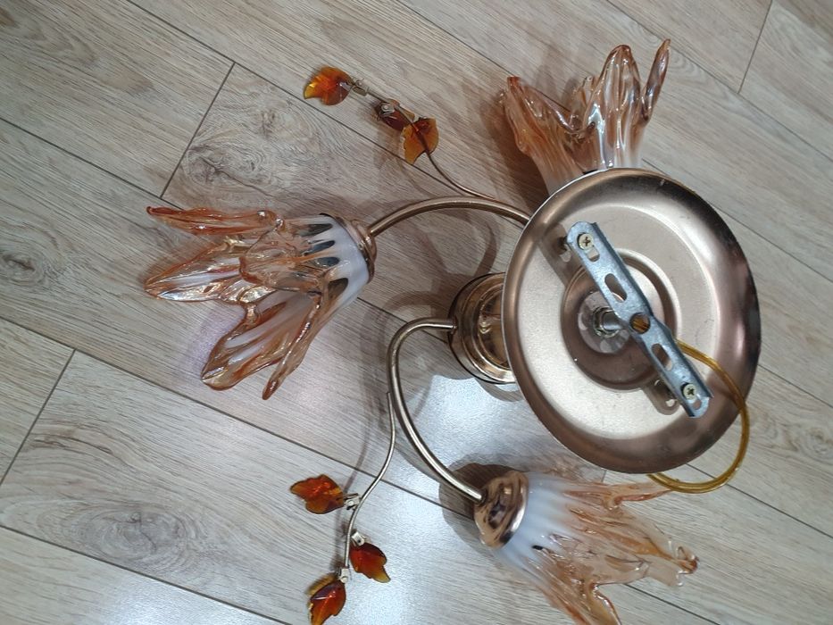 Продам люстру в хорошем состоянии