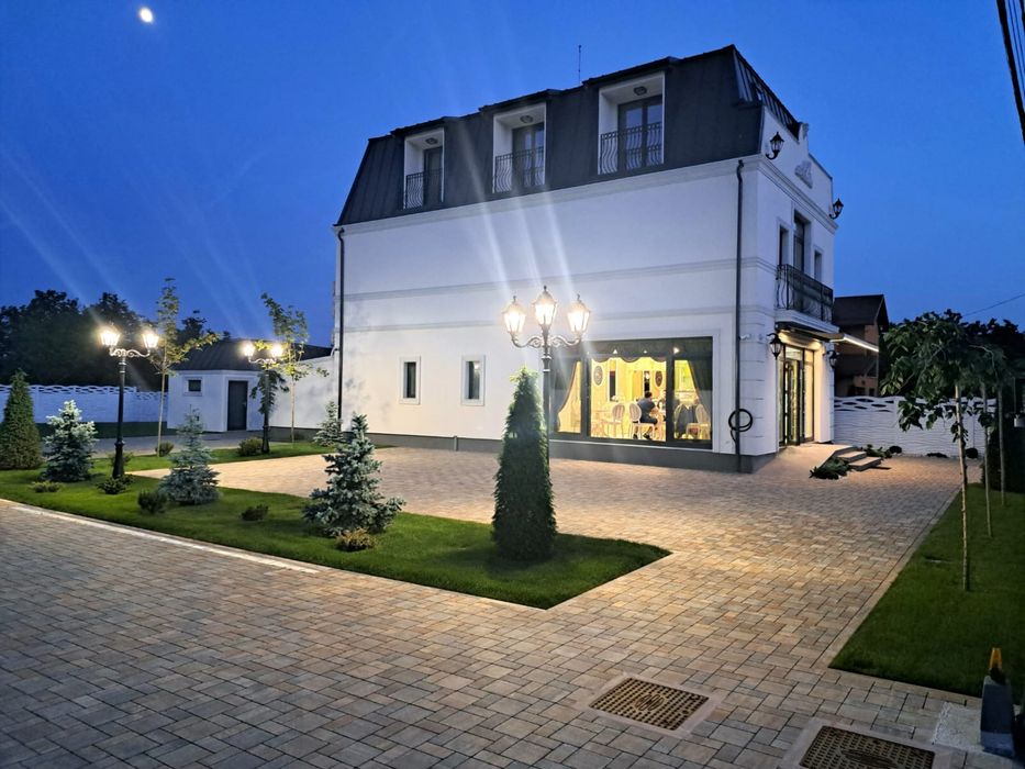 Spatiu comercial /spatiu productie/terasa/parcare/spatiu verde