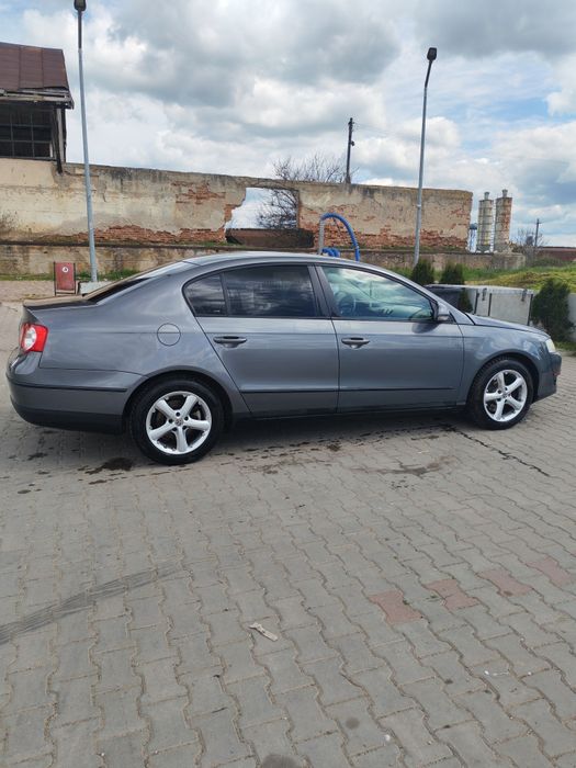 Vând Volkswagen Passat B6
