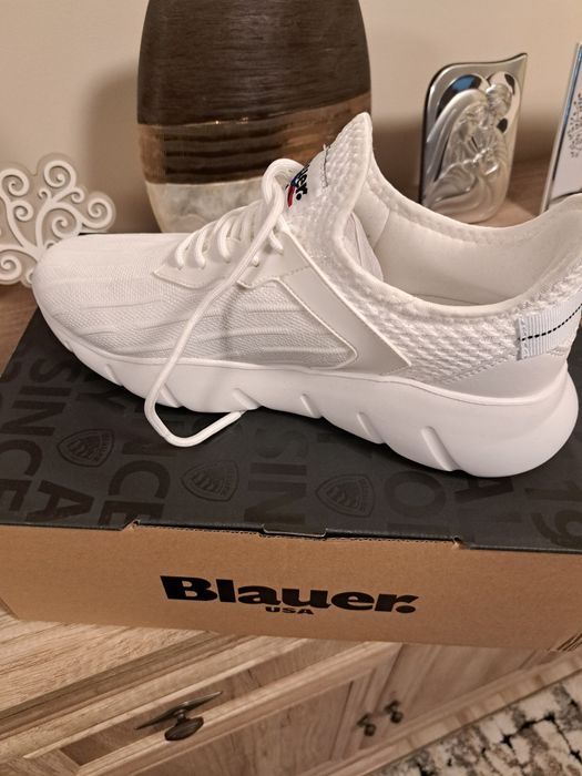 Vând sneaker originali Blauer