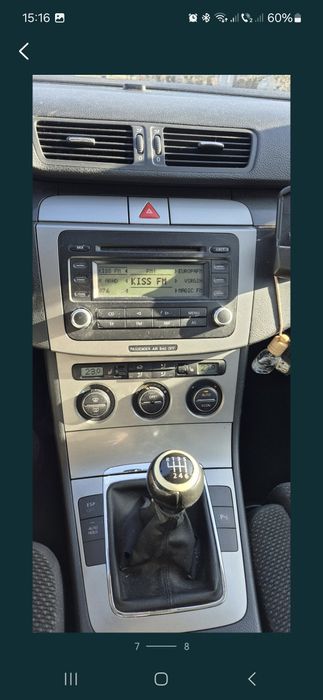 Vând Volkswagen Passat B6