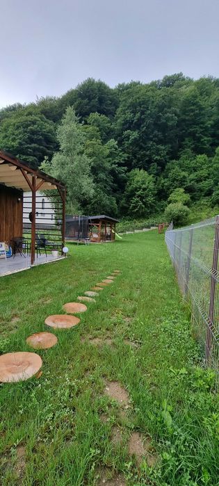 Teren superb cu bungalouri (casute) montane Satic