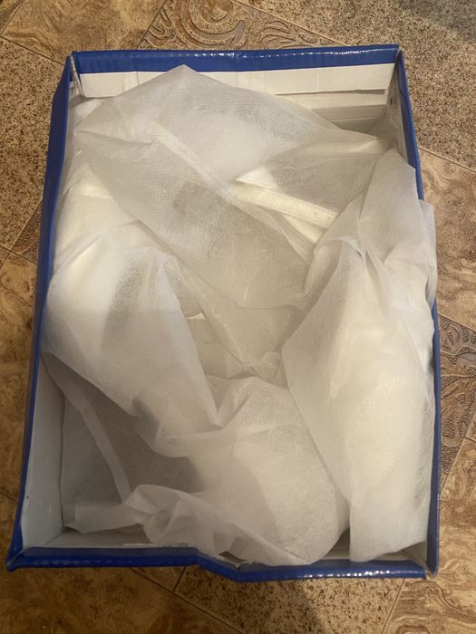 Продам белые туфли