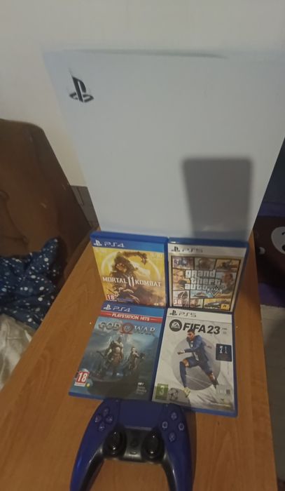 PlayStation 5 + 1 джойстик + 4 игри 
Продавам PlayS