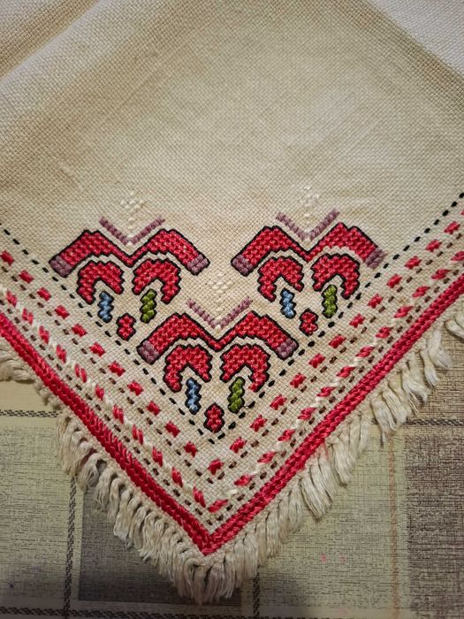 Бродирани каренца