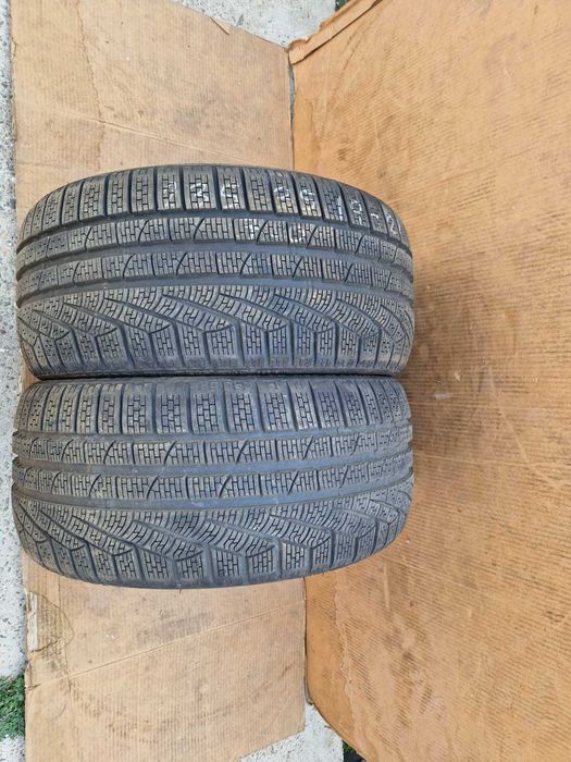 2 Pirelli R19 235/35 Зимни гуми  DOT3221
