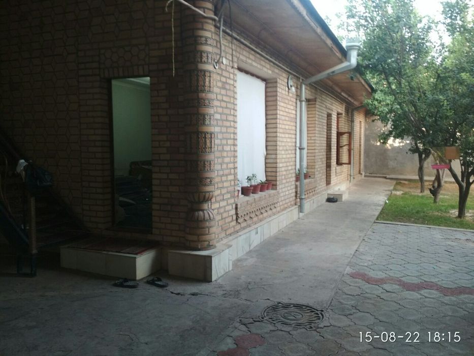 6 Сотих уй сотилади 8 хонали Хамма шароит бор