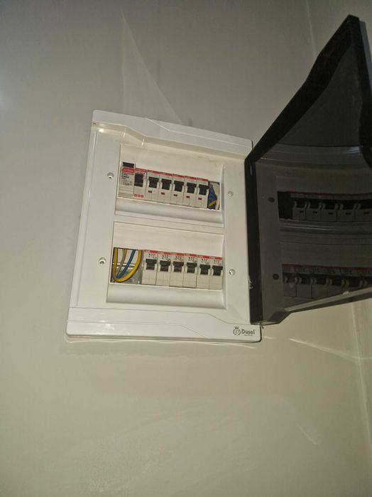 Продаю 2 комнатную  квартиру  в хорошем  районе