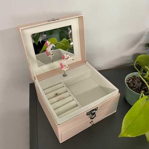 Детска музикална кутия