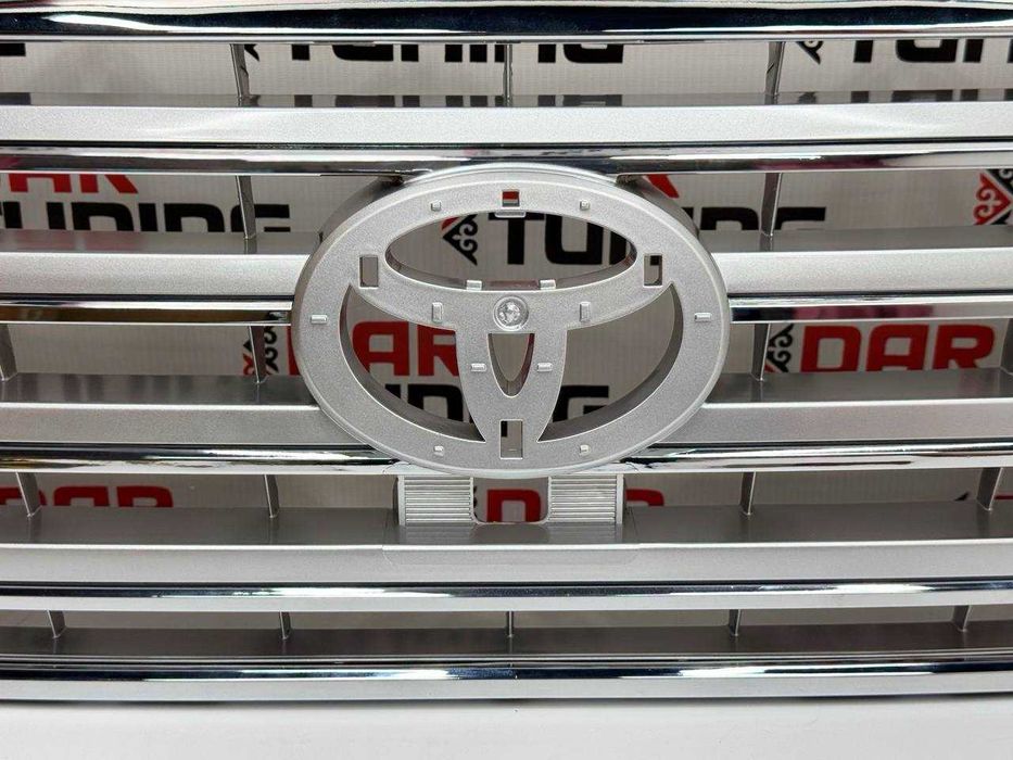 Решетка радиатора с камерой Toyota LC200