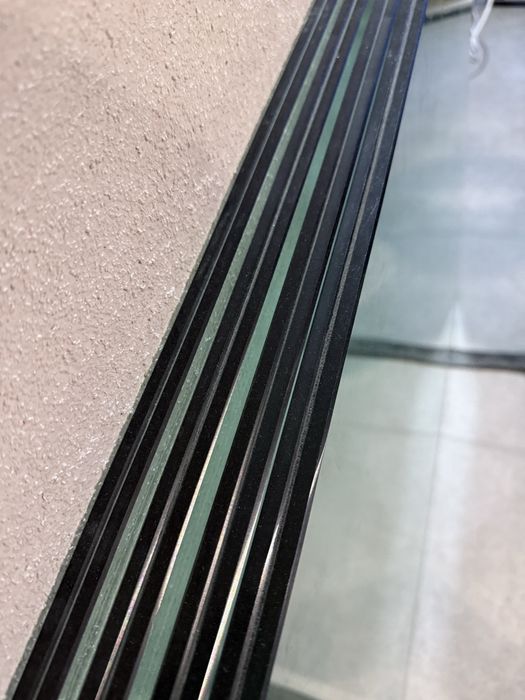 Balustrada sticla dubla si securizata, 5,18 m lung. Pretul total 600 lei.