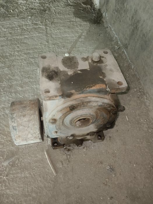 Продам редуктор хода башенного крана