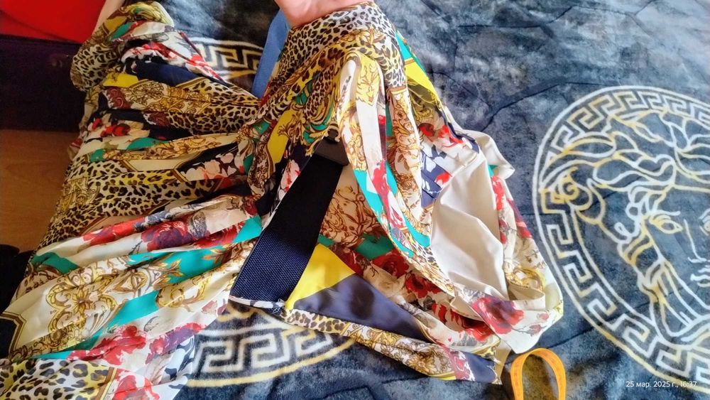 Продавам разкошен летен сарафан изглежда  размер М