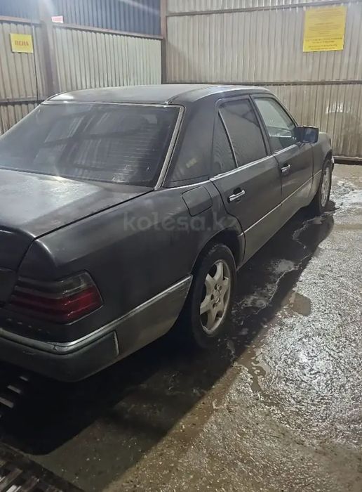 Продам mercedes E260.