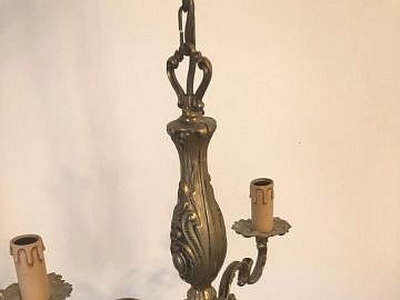 Candelabru antic din bronz masiv Louis  cu 3 brațe ,piesa cu o lucrătu