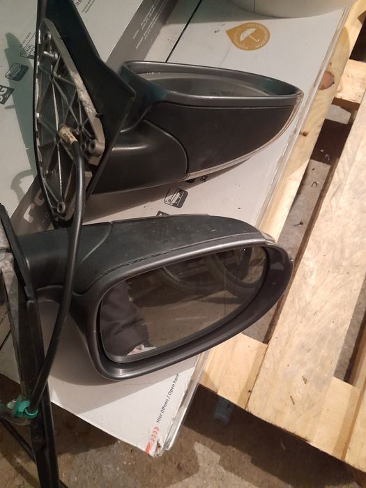 Голф 5  Кора над двигателят 50 лева