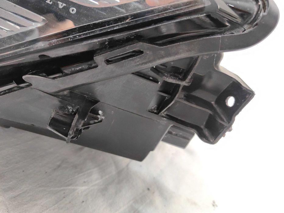 Оригинални  фарове  Волво XC60  Volvo XC60  Led MID