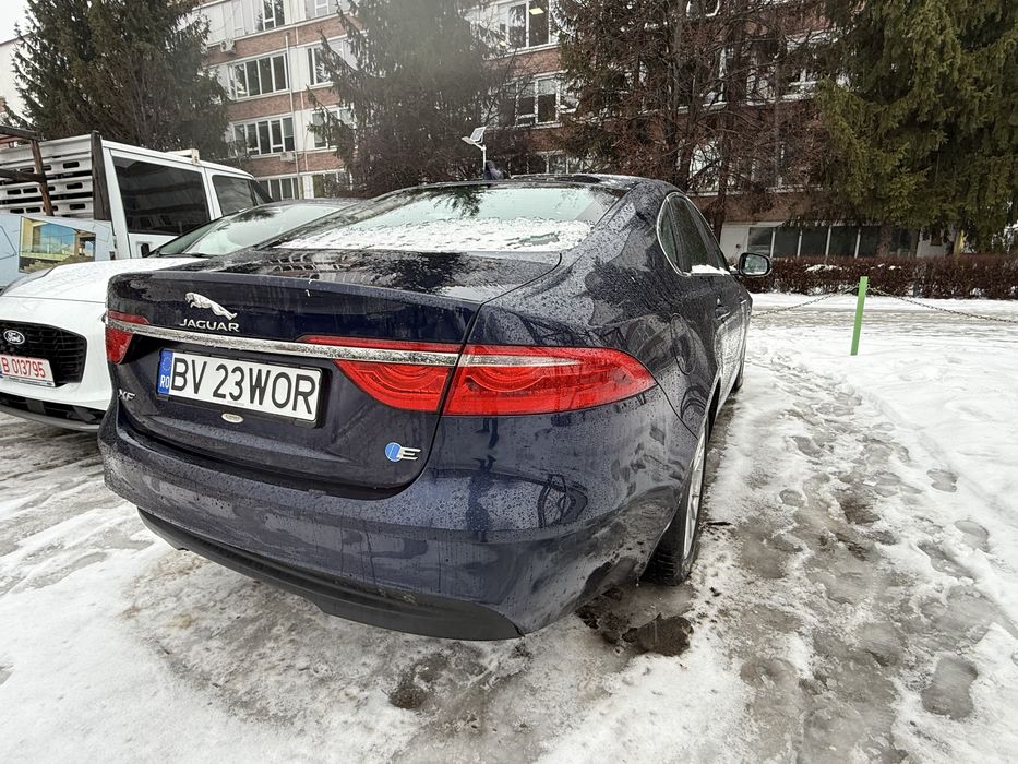 Vand Jaguar XF E in stare impecabila.
