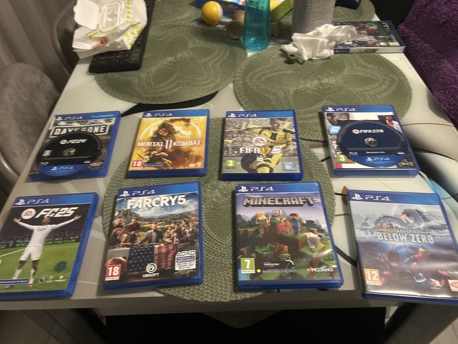 PlayStation 4 Slim - Silentios (Pasta termica noua) + 2 manete +FC25