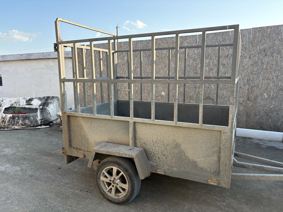 Продам прицеп коневозку
