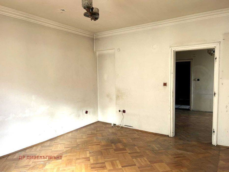 Продава се Тристаен апартамент в София, Център - 94 кв.м за 2978 €/кв.м - Снимка #3