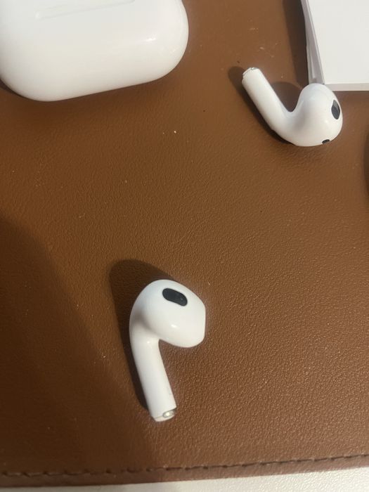 AirPods 3 поколоение