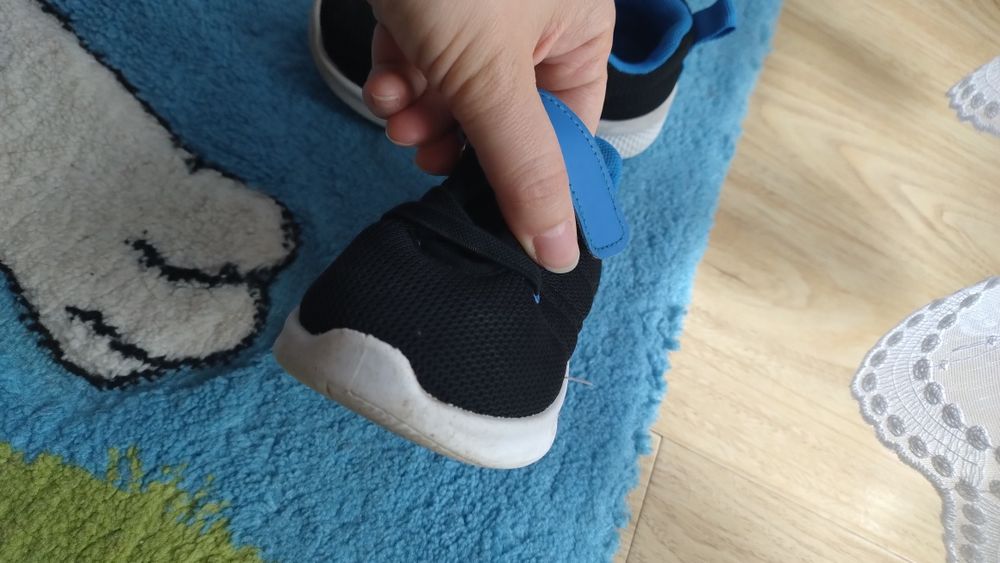 Adidasi baiat marimea 23