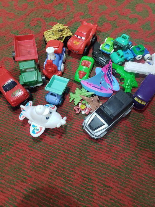 Игрушечные  машинки