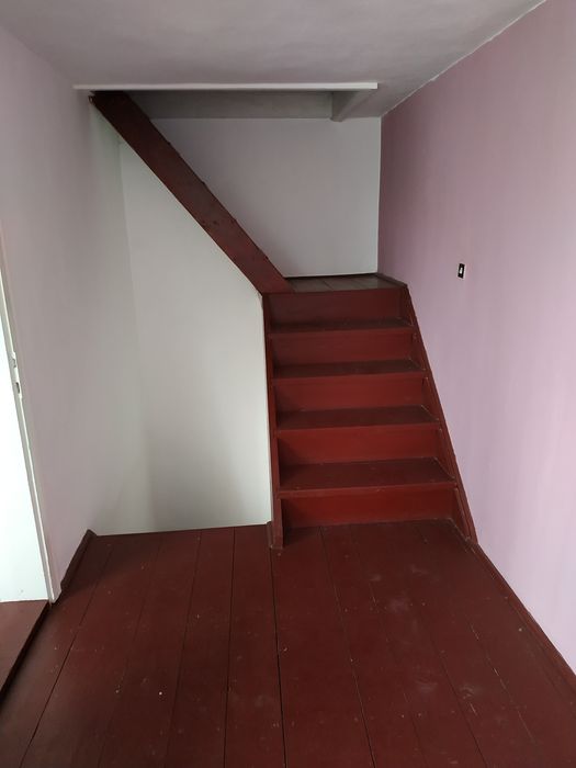 Casă de vânzare în Gură Humorului, 225 mp cu 8 camere, 2 băi, 1 bucătărie, 1 pivniță depozitare, garaj, 1500 mp teren, curte generoasă, jud. Suceava