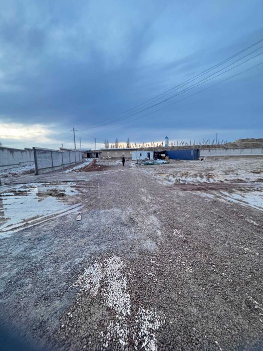 Нурафшон шахар марказида 1,30 гектар ер сотилади