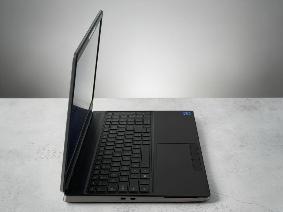 Dell Precision 7560 15,6 4K UHD i7-11850H 32RAM 512GB SSD RTX A3000 Перфектен! Гаранция!
