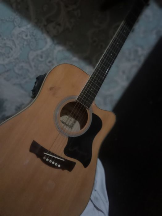 Продам трансакустическую гитару единого производства