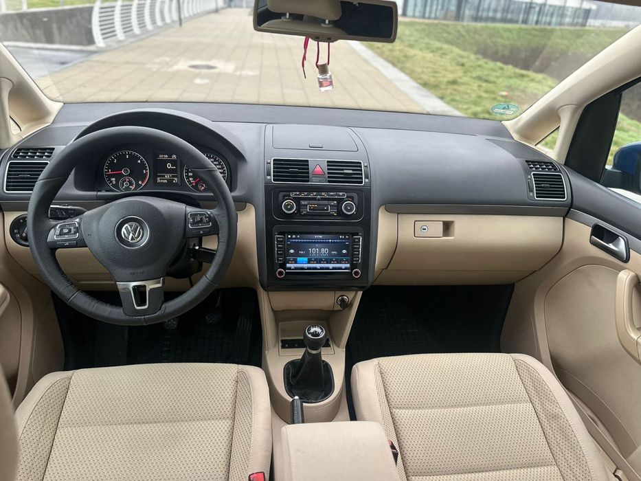 VW Touran// Alcantara crem // Navi + waze