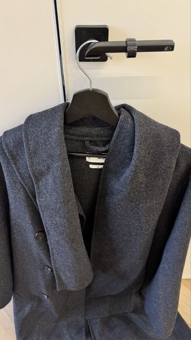 Продаю пальто Mango