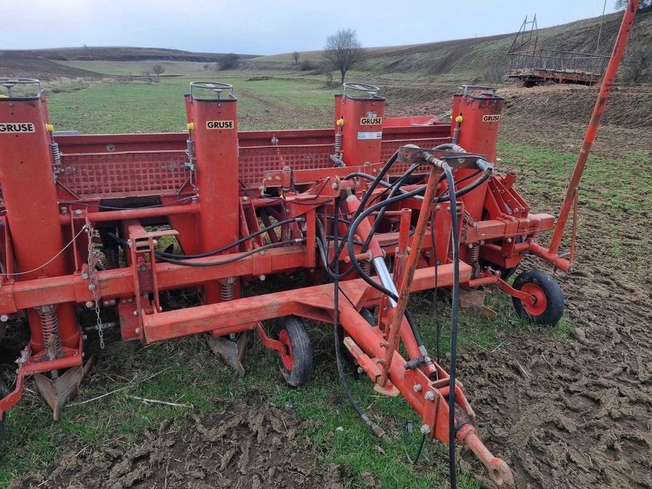 Utilaje pentru plantat si scos cartofi