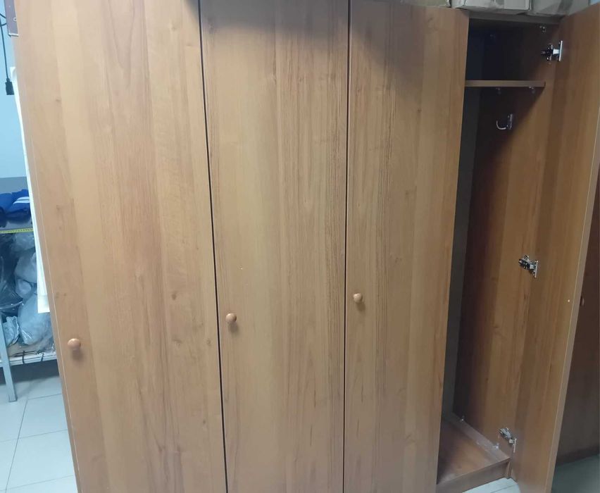 шкаф за дрехи и обувки
