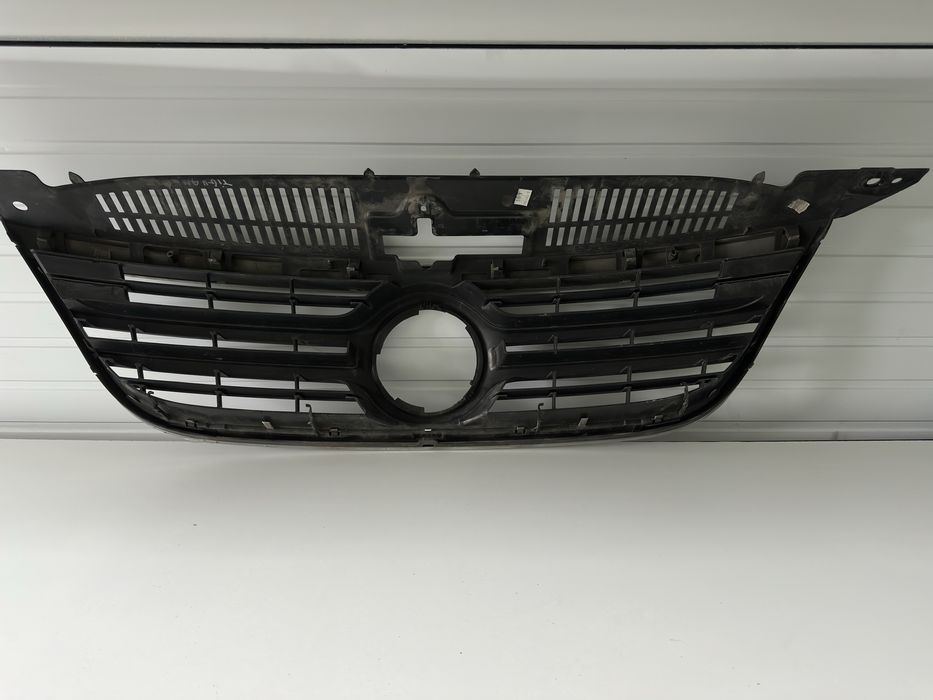 GRILĂ CENTRALĂ RADIATOR – VW Tiguan 5N nfl (2007–2011) cu DEFECT