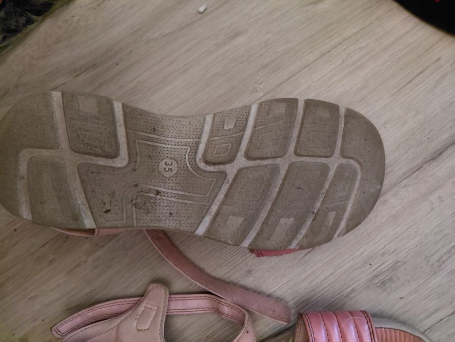 Продам обуви на девочку