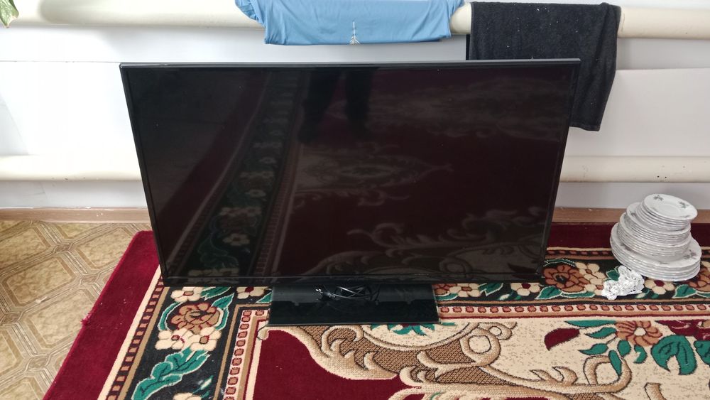 Продам телевизор на запчасти