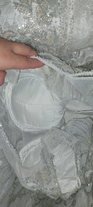 Булчинска рокля с връзки на гърба