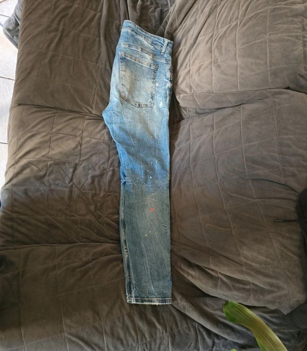 Blugi Bershka cu picatele