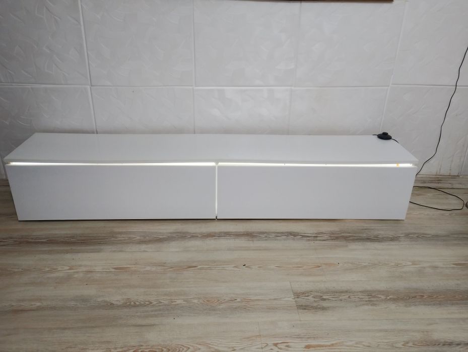 Шкаф за телевизор