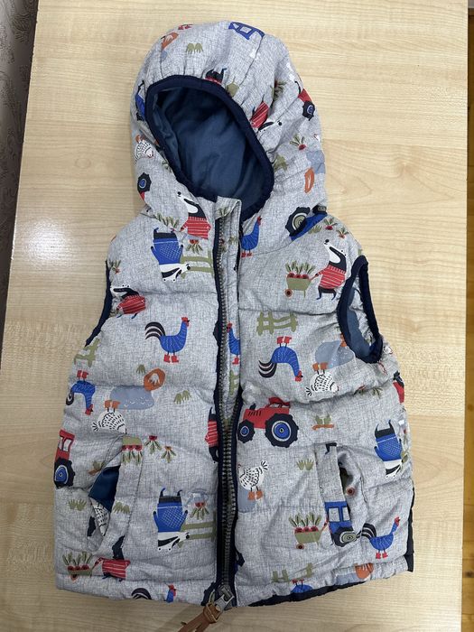 Продам безрукавку для мальчика