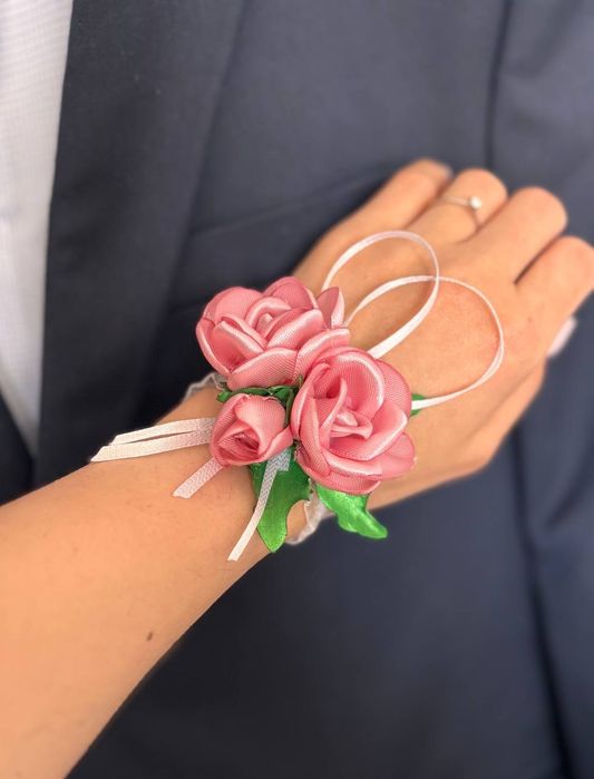 Бутониери за ревер и тип гривни/ сватбени аксесоари