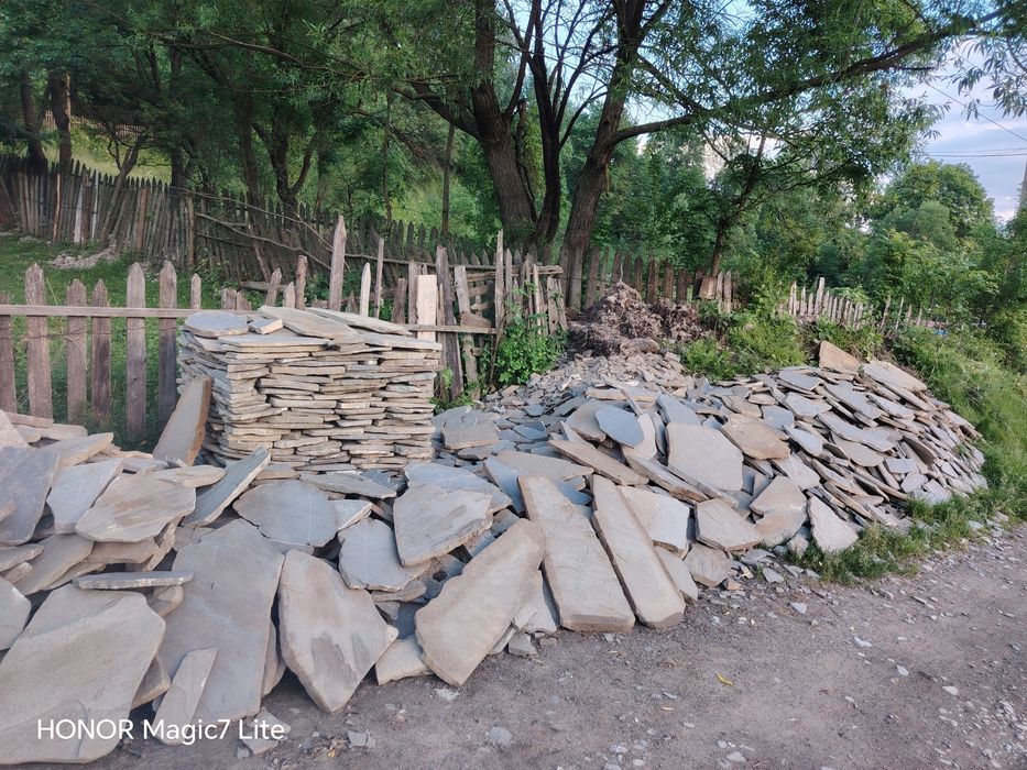 Vând și montez piatra naturala de munte