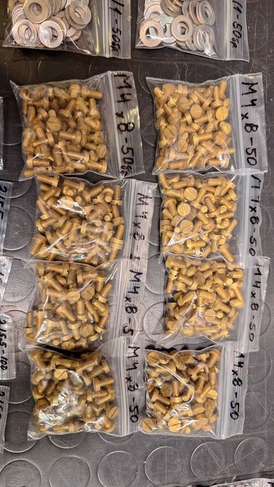 Крепежи, малки размери болтове, гайки, шайби